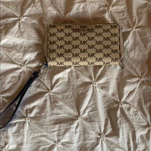 Michael Kors wristlet/wallet